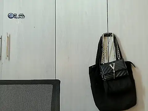 Snapshot of Destiny_Desire chatting on October 2025 06:52:02 PM Destiny Desire online show from October 2025 06:52:02 PM