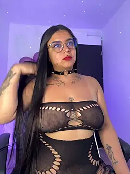 Snapshot of Devilsweet17 chatting on November 2025 08:52:01 PM Devilsweet17 online show from November 2025 08:52:01 PM