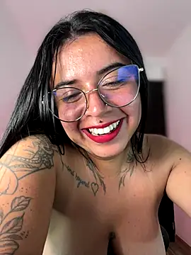 Snapshot of Devilsweet17 chatting on December 2025 12:48:01 AM Devilsweet17 online show from December 2025 12:48:01 AM