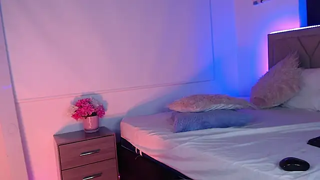 Snapshot of UniversitygirlQS chatting on December 2024 01:25:02 AM UniversitygirlQS online show from December 2024 01:25:02 AM