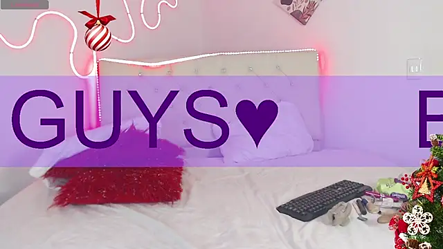 Snapshot of UniversitygirlQS chatting on December 2024 07:24:01 AM UniversitygirlQS online show from December 2024 07:24:01 AM