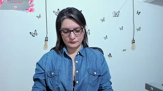 Snapshot of Amie_Adams82_ chatting on December 2025 03:38:02 PM Amie Adams82 online show from December 2025 03:38:02 PM