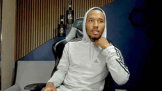 Snapshot of JamesParck chatting on January 2025 12:38:01 PM JamesParck online show from January 2025 12:38:01 PM