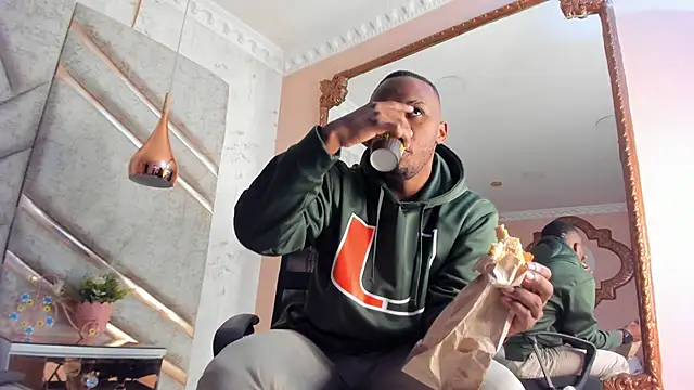 Snapshot of JamesParck chatting on January 2025 12:20:02 PM JamesParck online show from January 2025 12:20:02 PM