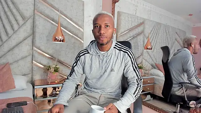 Snapshot of JamesParck chatting on February 2025 12:22:02 PM JamesParck online show from February 2025 12:22:02 PM