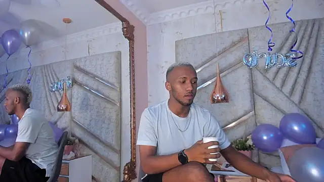 Snapshot of JamesParck chatting on February 2025 12:21:01 PM JamesParck online show from February 2025 12:21:01 PM