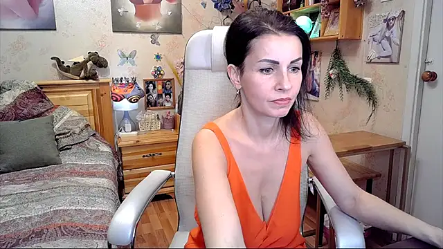 Snapshot of Kendra_Mom chatting on February 2025 06:42:02 PM Kendra Mom online show from February 2025 06:42:02 PM