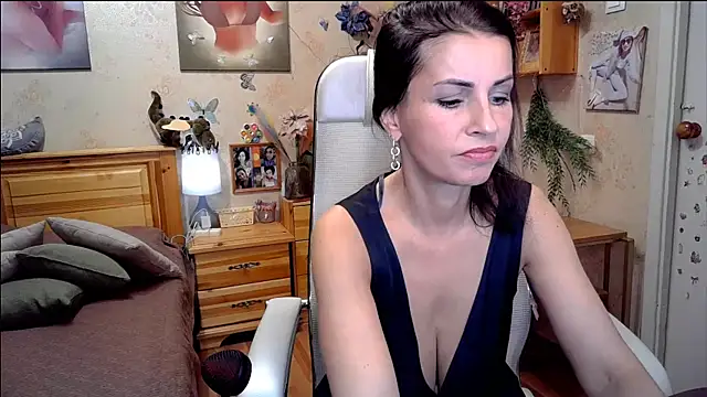 Snapshot of Kendra_Mom chatting on November 2025 09:23:01 AM Kendra Mom online show from November 2025 09:23:01 AM