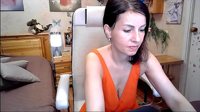 Snapshot of Kendra_Mom chatting on May 2026 10:10:02 AM Kendra Mom online show from May 2026 10:10:02 AM
