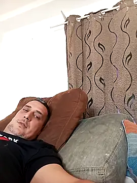 Snapshot of cesar_and_macarena chatting on February 2025 04:30:02 PM cesar and macarena online show from February 2025 04:30:02 PM