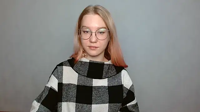 Snapshot of cindi_hot chatting on December 2024 12:35:01 PM cindi hot online show from December 2024 12:35:01 PM