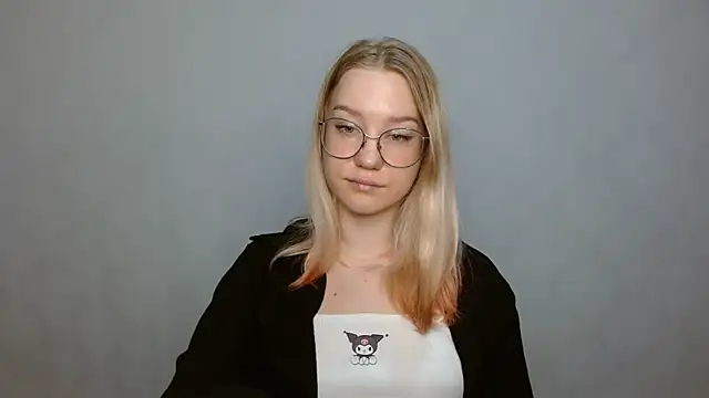 Snapshot of cindi_hot chatting on January 2025 01:22:01 PM cindi hot online show from January 2025 01:22:01 PM