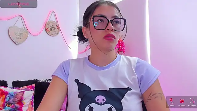 Snapshot of EmillySanders chatting on December 2025 02:22:02 PM EmillySanders online show from December 2025 02:22:02 PM