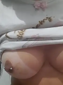 Snapshot of AmandaS2k chatting on November 2025 01:37:01 AM AmandaS2k online show from November 2025 01:37:01 AM