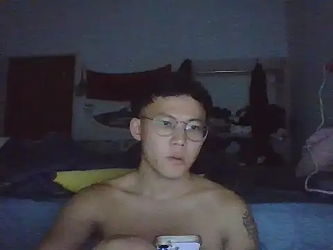 ZHIIz online show from December 2025 01:06:01 PM