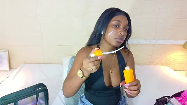 Shamiraa moore online show from October 2025 01:45:02 PM