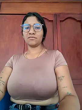 Sofythom1 online show from March 2026 06:49:01 PM