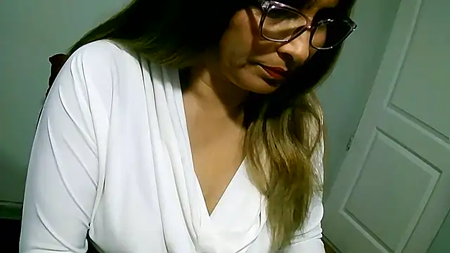 leona- online show from September 2025 12:34:01 AM