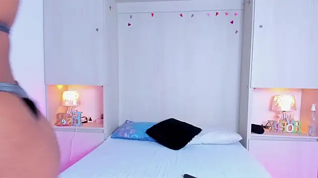 KendallRosse1 online show from December 2025 12:44:02 PM