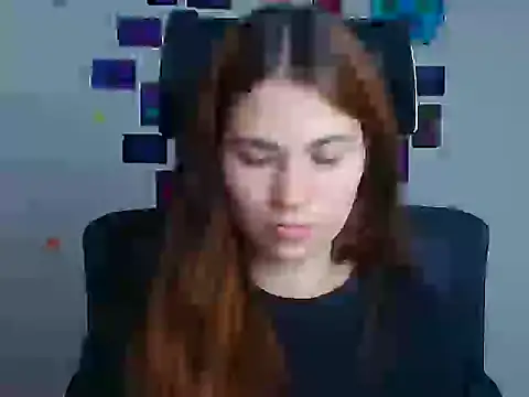 Snapshot of Loon_Amore chatting on November 2025 06:35:01 AM Loon Amore online show from November 2025 06:35:01 AM