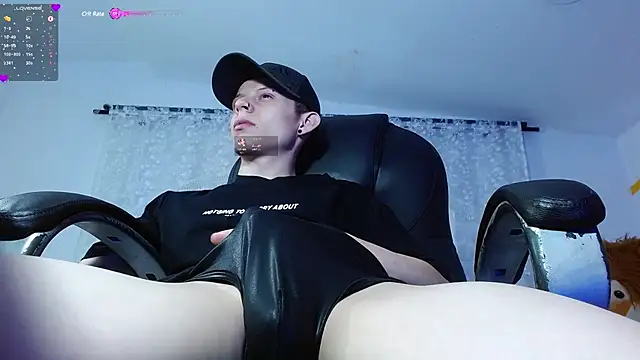 Snapshot of Matthew_Boy_ chatting on December 2024 10:17:01 AM Matthew Boy  online show from December 2024 10:17:01 AM