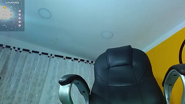 Snapshot of Matthew_Boy_ chatting on February 2025 08:01:01 PM Matthew Boy  online show from February 2025 08:01:01 PM