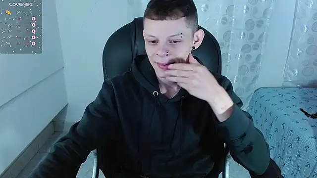 Snapshot of Matthew_Boy_ chatting on February 2025 01:28:01 PM Matthew Boy  online show from February 2025 01:28:01 PM