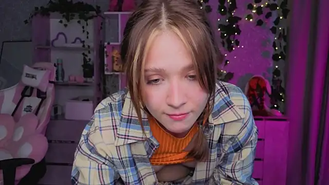 luna cross online show from April 2026 07:45:01 AM