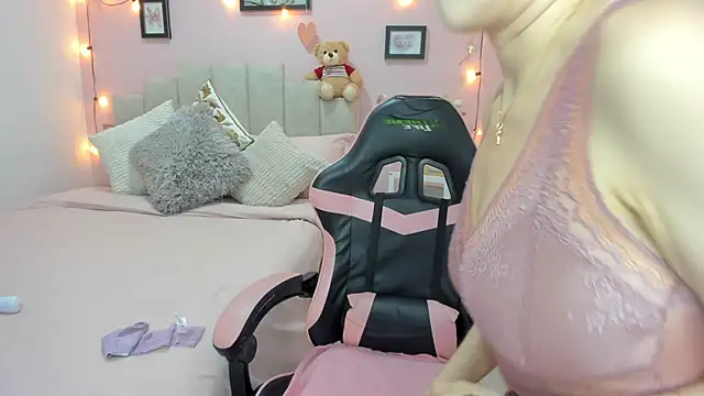 emilyharrix online show from February 2026 09:20:02 PM