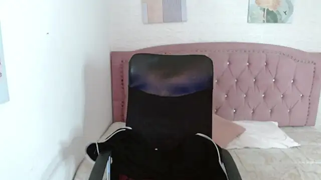 Snapshot of shaneelle chatting on October 2025 03:47:01 AM shaneelle online show from October 2025 03:47:01 AM