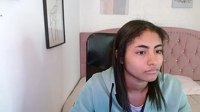 Snapshot of shaneelle chatting on October 2025 03:03:02 AM shaneelle online show from October 2025 03:03:02 AM