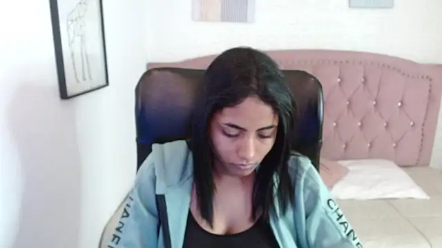 Snapshot of shaneelle chatting on October 2025 03:09:01 AM shaneelle online show from October 2025 03:09:01 AM