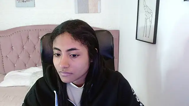 Snapshot of shaneelle chatting on November 2025 03:07:01 AM shaneelle online show from November 2025 03:07:01 AM