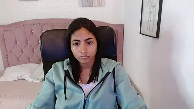 Snapshot of shaneelle chatting on November 2025 03:29:02 AM shaneelle online show from November 2025 03:29:02 AM