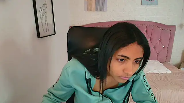 Snapshot of shaneelle chatting on December 2025 03:05:01 AM shaneelle online show from December 2025 03:05:01 AM