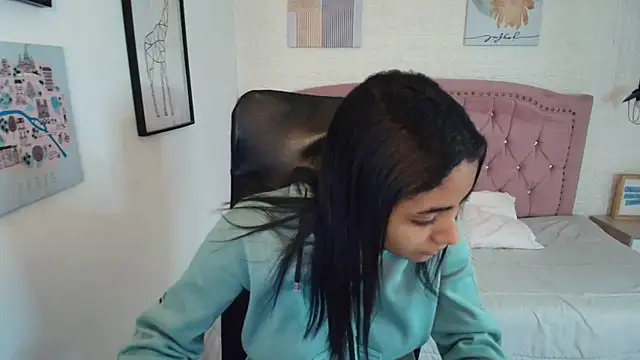 shaneelle online show from December 2025 03:13:01 AM