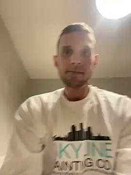 Snapshot of Camcam21 chatting on March 2025 06:32:02 AM Camcam21 online show from March 2025 06:32:02 AM