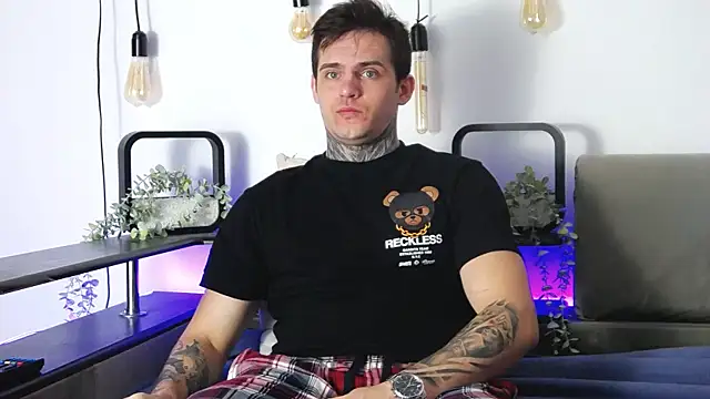 Snapshot of CarterCole chatting on February 2025 07:40:01 AM CarterCole online show from February 2025 07:40:01 AM