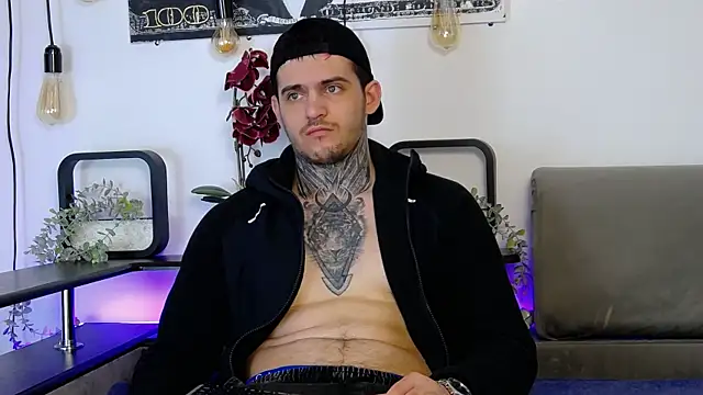 Snapshot of CarterCole chatting on March 2025 08:04:02 AM CarterCole online show from March 2025 08:04:02 AM