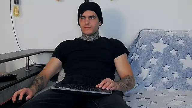 Snapshot of CarterCole chatting on December 2025 09:24:01 AM CarterCole online show from December 2025 09:24:01 AM