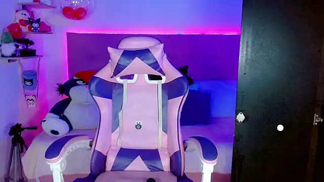 Snapshot of Kylie_brokee chatting on December 2024 12:12:01 AM Kylie brokee online show from December 2024 12:12:01 AM