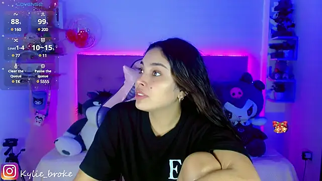 Snapshot of Kylie_brokee chatting on December 2024 09:04:02 PM Kylie brokee online show from December 2024 09:04:02 PM