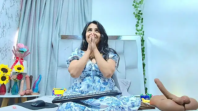 Snapshot of _Marcela__ chatting on October 2025 12:20:01 PM Marcela online show from October 2025 12:20:01 PM