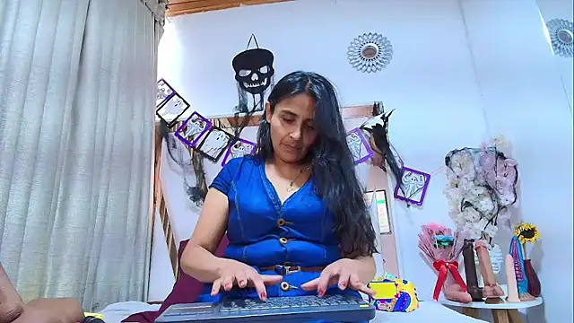 Snapshot of _Marcela__ chatting on November 2025 12:27:02 PM Marcela online show from November 2025 12:27:02 PM