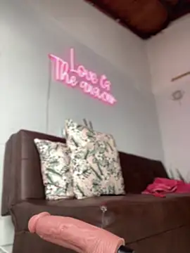 Snapshot of SamaraJay1 chatting on December 2024 01:07:02 PM SamaraJay1 online show from December 2024 01:07:02 PM