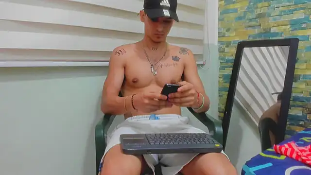 Snapshot of MasterSEX420 chatting on March 2025 03:01:01 AM MasterSEX420 online show from March 2025 03:01:01 AM