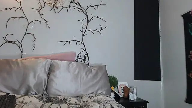 FRUITOFEDEN01 online show from January 2025 11:26:01 AM