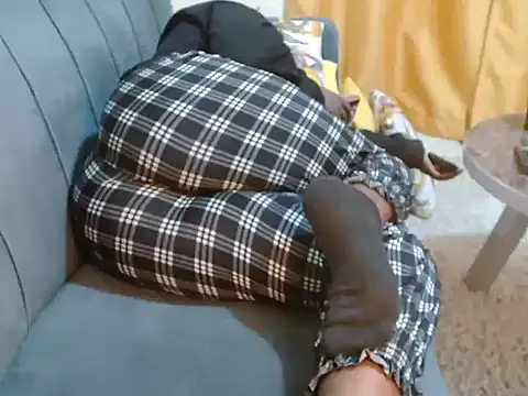 Snapshot of leslysexygirl chatting on November 2025 07:02:02 AM leslysexygirl online show from November 2025 07:02:02 AM