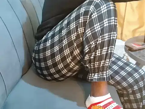 Snapshot of leslysexygirl chatting on November 2025 05:00:02 AM leslysexygirl online show from November 2025 05:00:02 AM