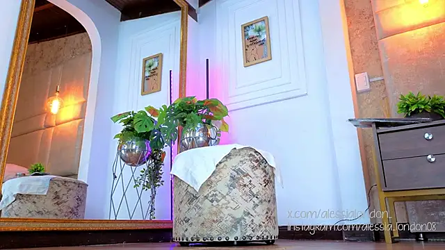 AlessiaLondon online show from October 2025 03:58:02 AM